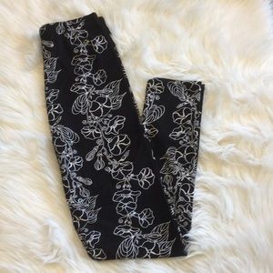NWT Rose black Leggings
